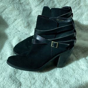 Black Dolce Vita booties